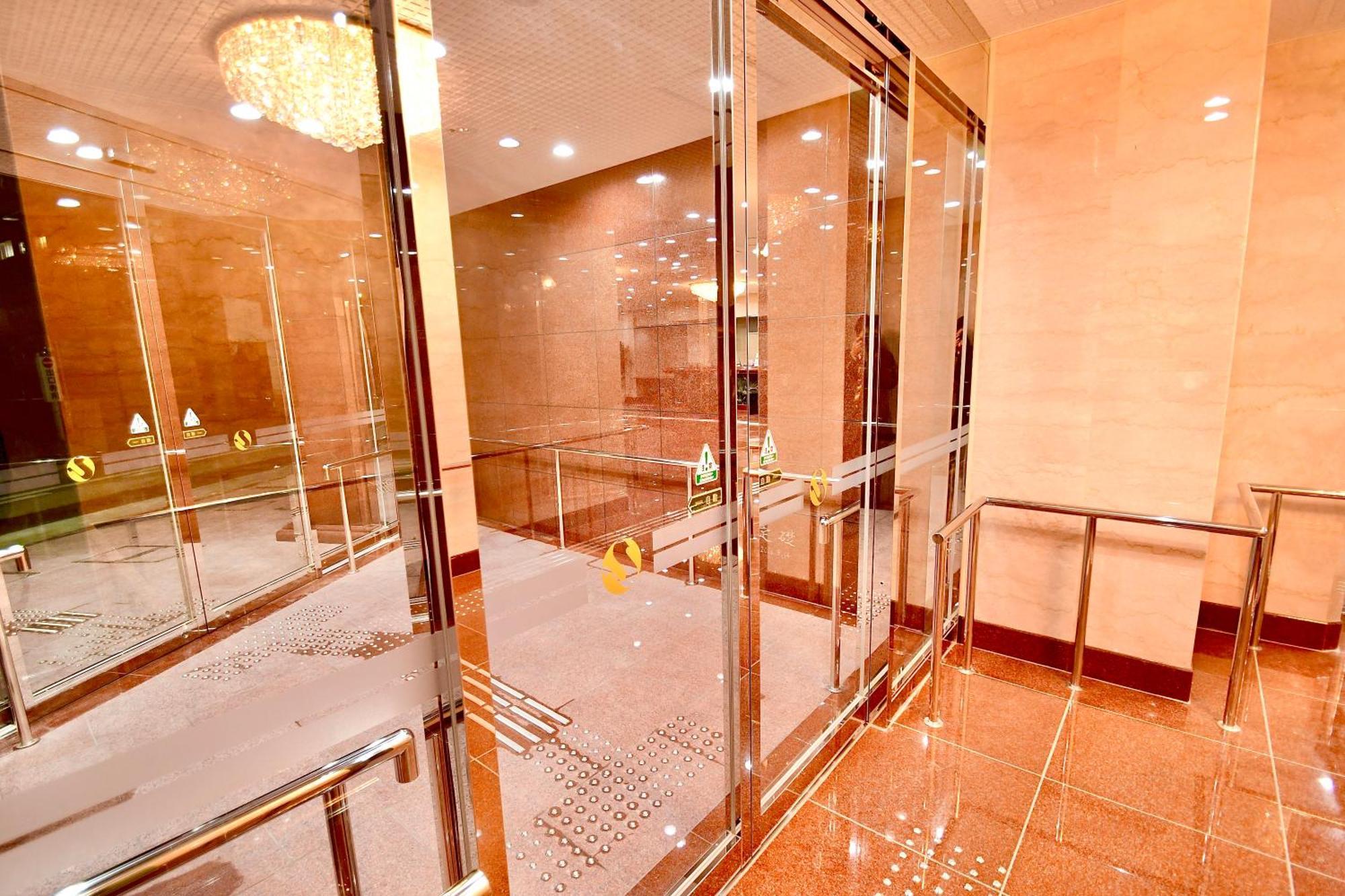 Himeji Ekimae Universal Hotel Minamiguchi Dış mekan fotoğraf