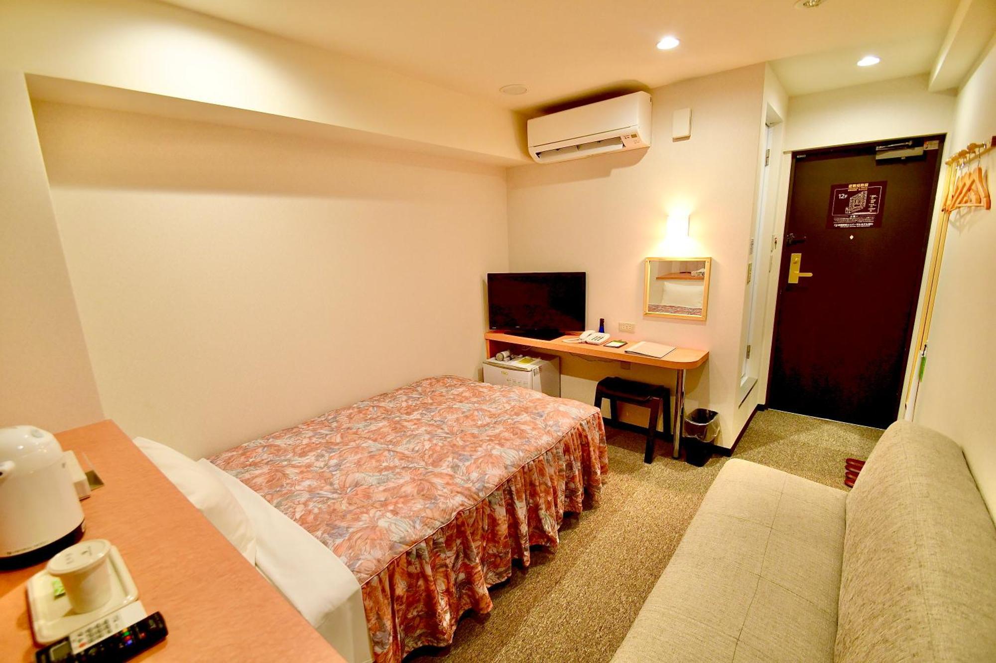 Himeji Ekimae Universal Hotel Minamiguchi Dış mekan fotoğraf